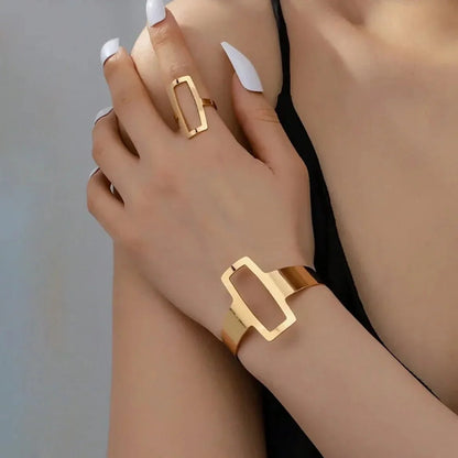 https://cdn.shopify.com/s/files/1/0820/4999/0943/files/adjustable-geometric-rectangle-bracelet-and-ring-set-807533.webp?v=1718190962