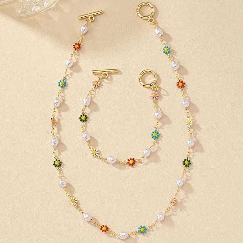https://cdn.shopify.com/s/files/1/0820/4999/0943/files/dainty-spring-floral-pearls-bracelet-and-necklace-set-822497.jpg?v=1715165103