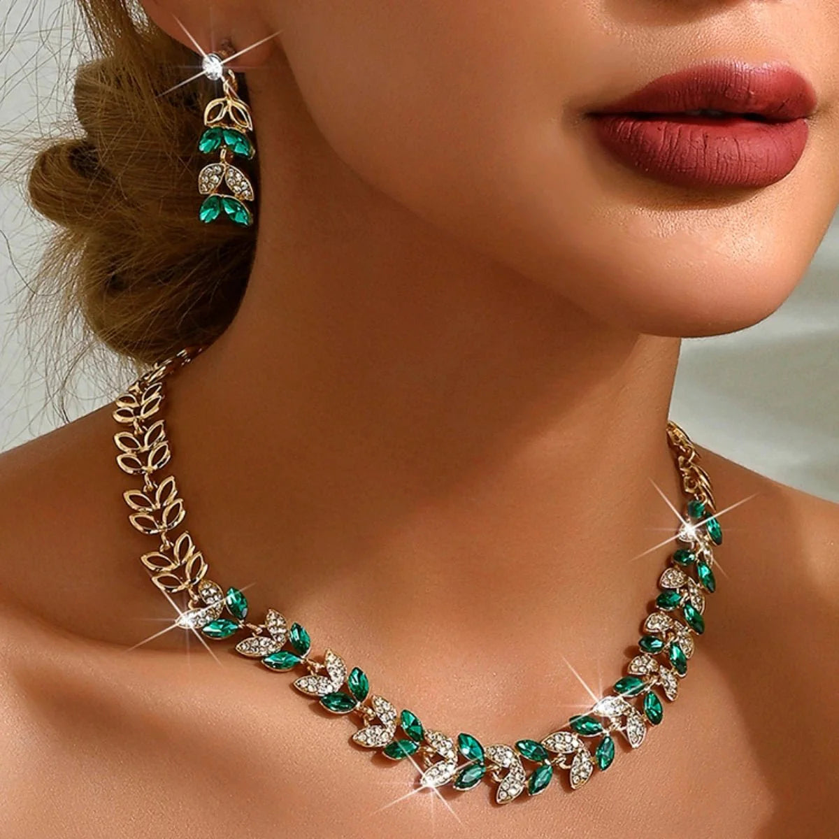 https://cdn.shopify.com/s/files/1/0820/4999/0943/files/emerald-leaf-diamond-necklace-and-earring-set-347939.webp?v=1718191083