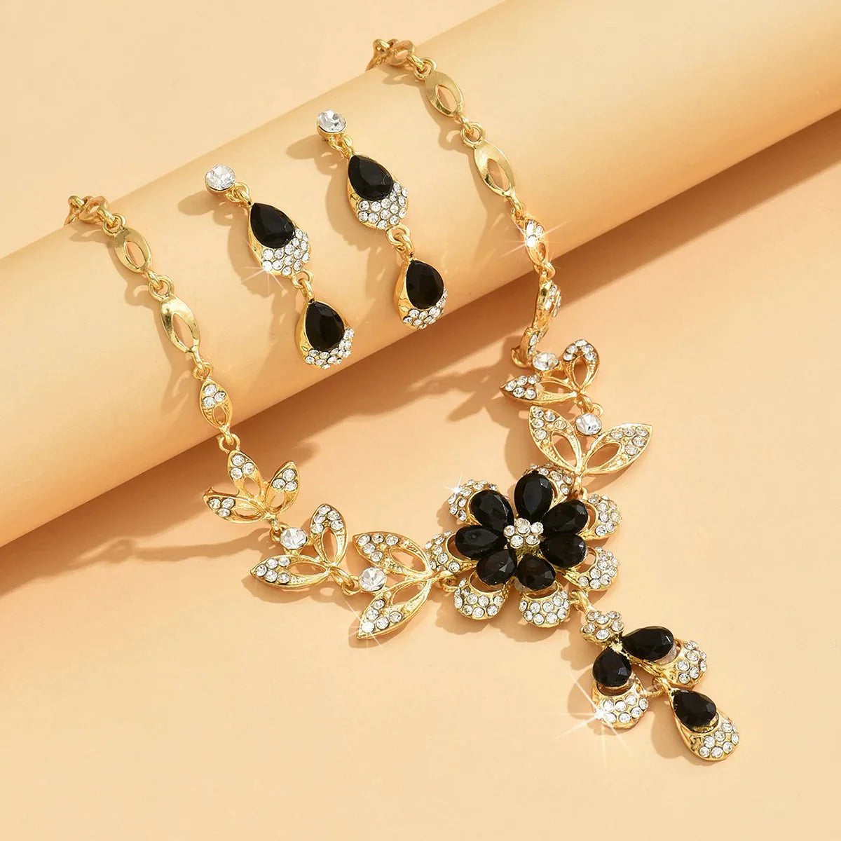 https://cdn.shopify.com/s/files/1/0820/4999/0943/files/floral-black-and-gold-diamond-necklace-and-earring-set-449071.webp?v=1718191087