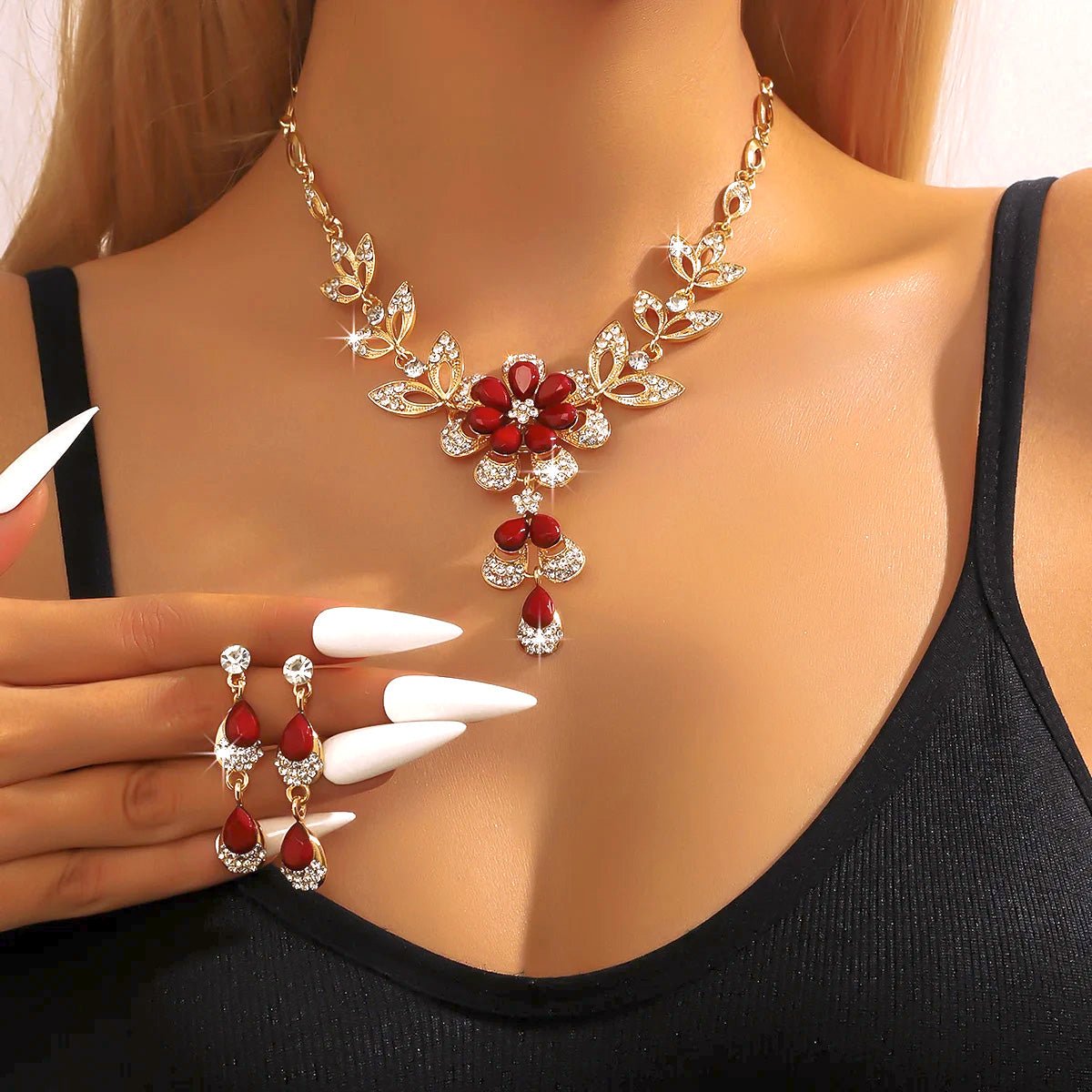 https://cdn.shopify.com/s/files/1/0820/4999/0943/files/floral-diamond-necklace-and-earring-set-476779.jpg?v=1720594148