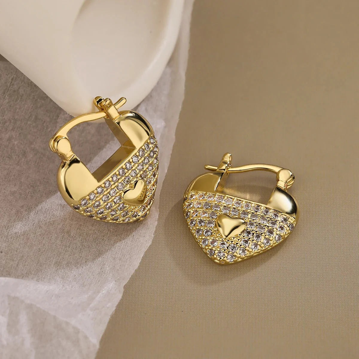 https://cdn.shopify.com/s/files/1/0820/4999/0943/files/glamorous-diamond-heart-earrings-971371.webp?v=1718522729