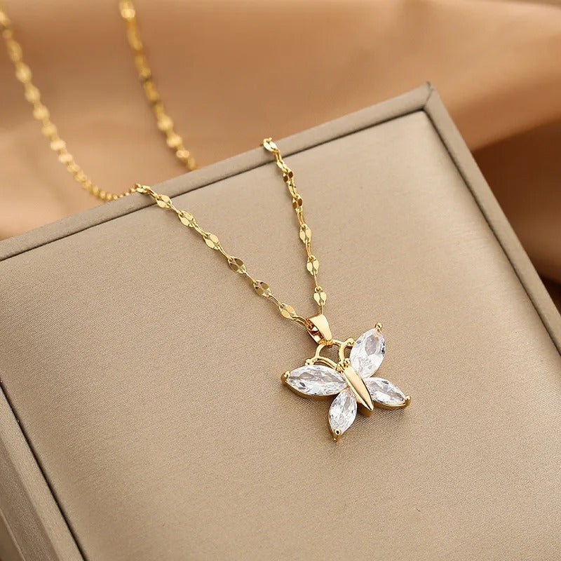 https://cdn.shopify.com/s/files/1/0820/4999/0943/files/iconic-dainty-necklace-collection-109183.jpg?v=1715361596