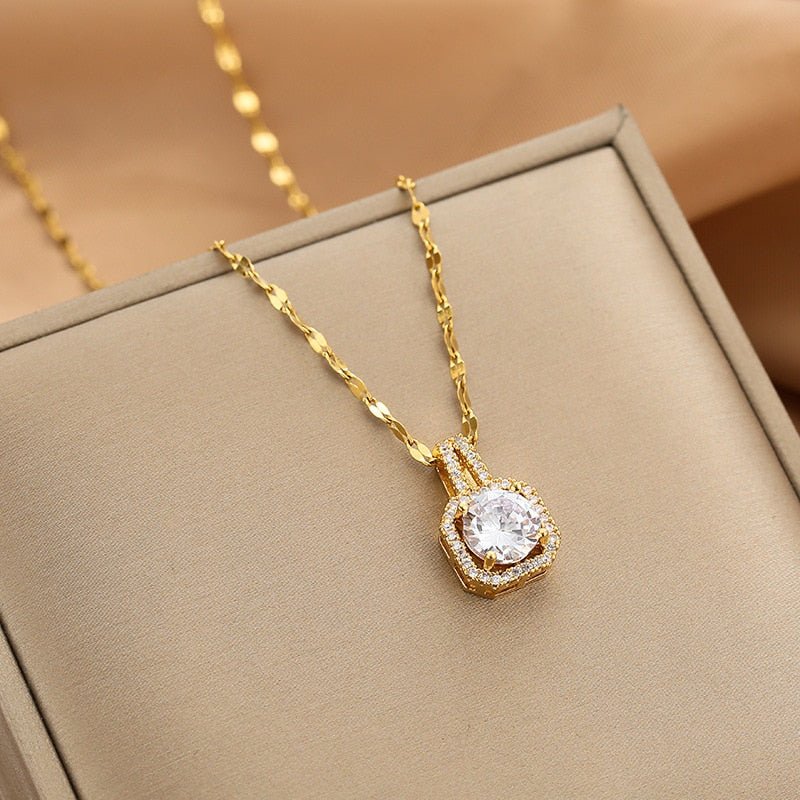 https://cdn.shopify.com/s/files/1/0820/4999/0943/files/iconic-dainty-necklace-collection-126145.jpg?v=1712446261