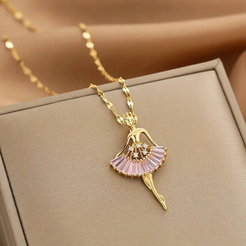 https://cdn.shopify.com/s/files/1/0820/4999/0943/files/iconic-dainty-necklace-collection-430727.jpg?v=1715361596