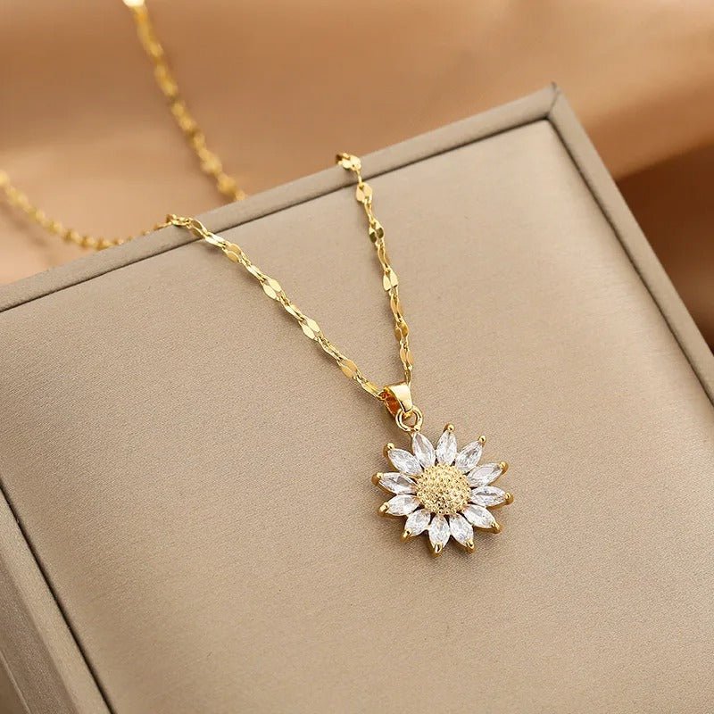 https://cdn.shopify.com/s/files/1/0820/4999/0943/files/iconic-dainty-necklace-collection-577285.jpg?v=1715361596