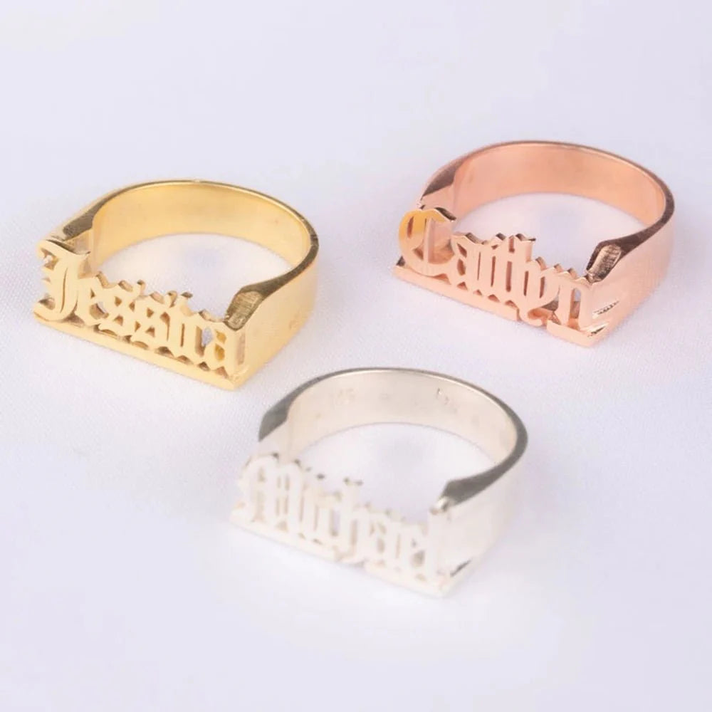 https://cdn.shopify.com/s/files/1/0820/4999/0943/files/personalized-name-classy-rings-184589.webp?v=1721174185